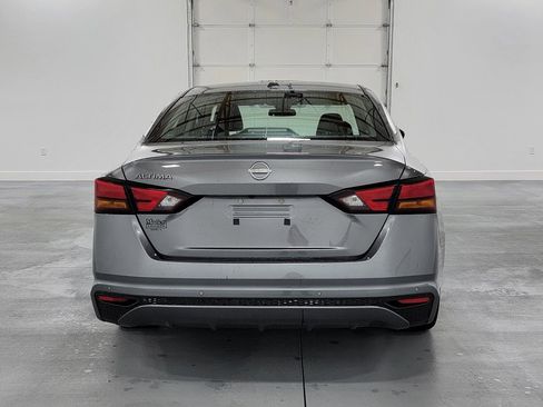 Used 2025 Nissan Altima 2.5 SV FWD image 8