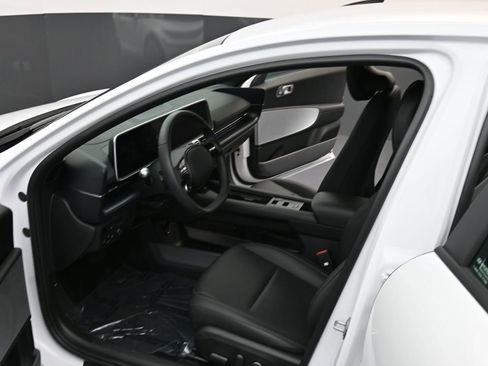 Used 2024 Hyundai Ioniq 6 SEL image 11