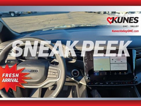 Used 2024 Jeep Wagoneer L Series II w/ Flexible Seating Group AWD/4WD image 7