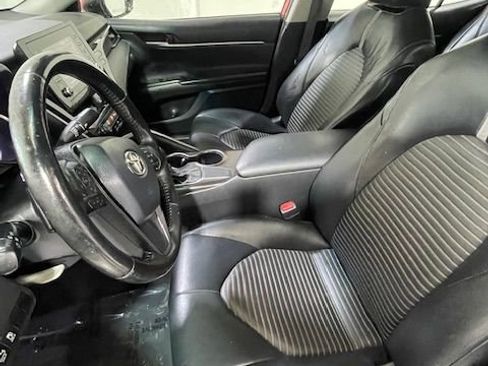 Used 2021 Toyota Camry SE image 12