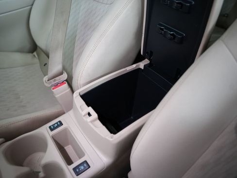 Used 2018 Nissan Rogue SV image 29