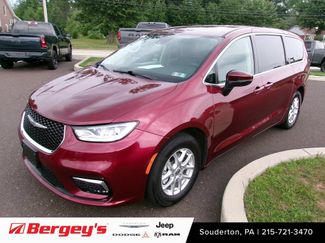 Used 2023 Chrysler Pacifica Touring-L FWD video 1