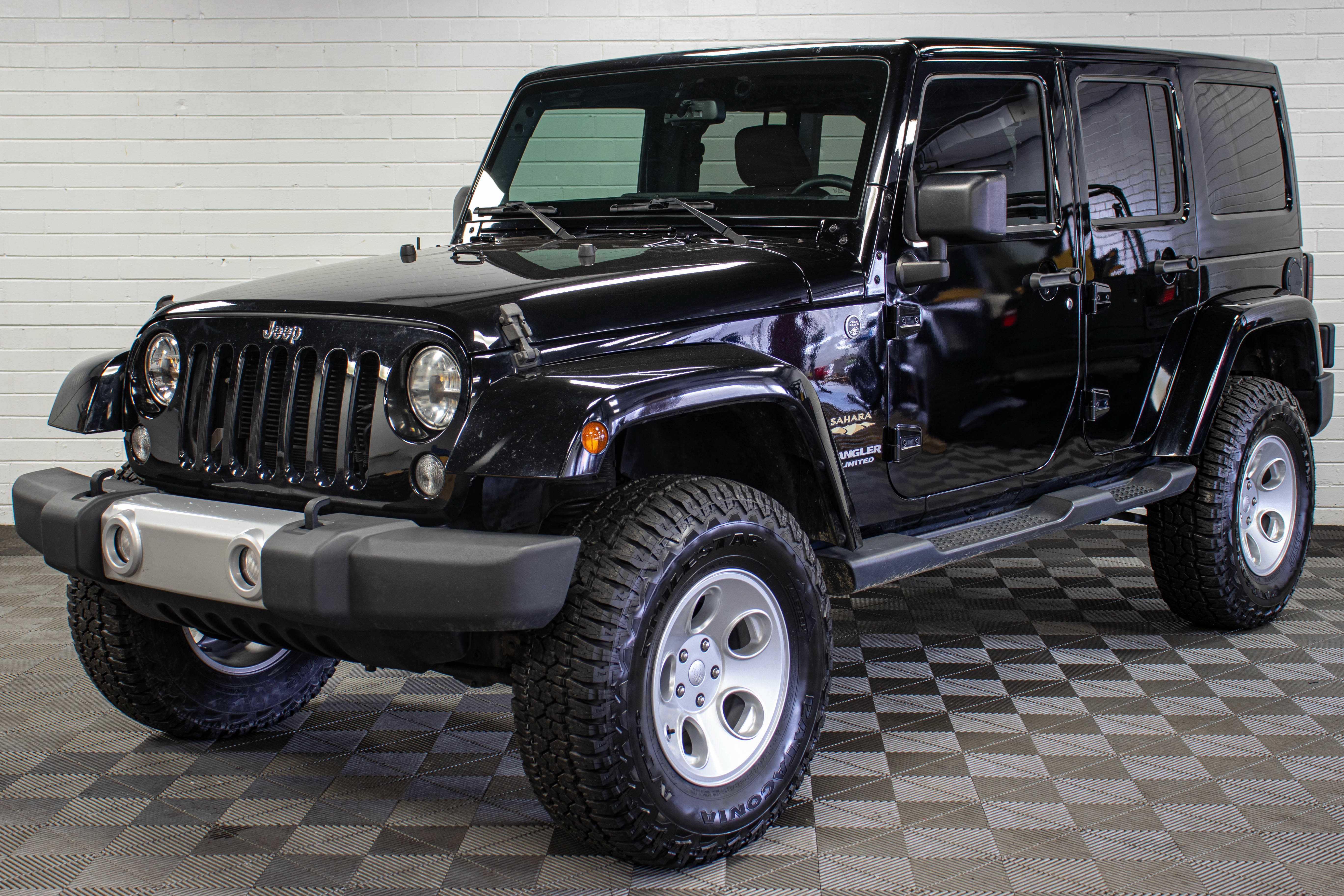 Used 2015 Jeep Wrangler Unlimited Sahara w/ Max Tow Package AWD/4WD image 7
