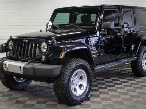 Used 2015 Jeep Wrangler Unlimited Sahara w/ Max Tow Package AWD/4WD image 7