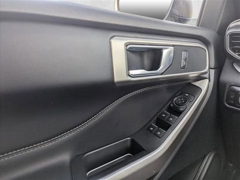 Used 2024 Ford Explorer XLT image 10