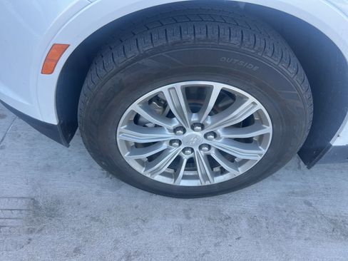 Used 2017 Cadillac XT5 Luxury w/ Driver Awareness Package image 19