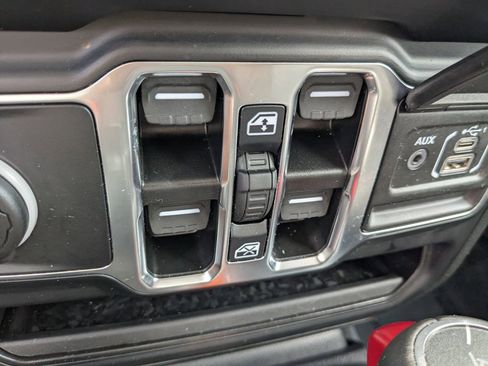 Used 2023 Jeep Wrangler Altitude image 10