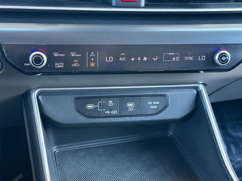Used 2025 Kia Carnival LX image 20