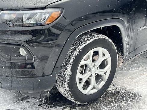 Used 2024 Jeep Compass Latitude image 6