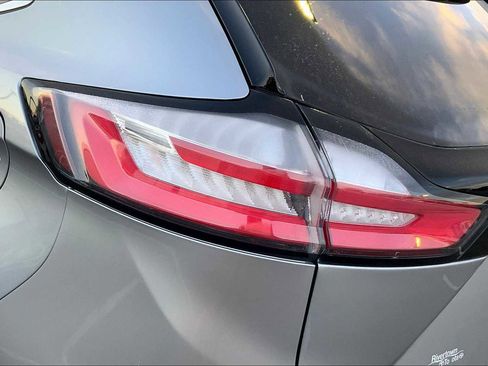 Used 2022 Ford Edge Titanium image 26