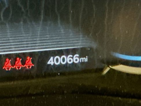 Used 2025 Genesis G70 2.5T image 19