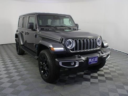 Used 2025 Jeep Wrangler Unlimited Sahara image 24