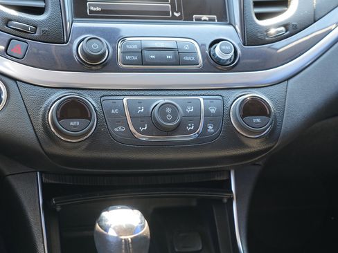 Used 2019 Chevrolet Impala LT FWD image 21