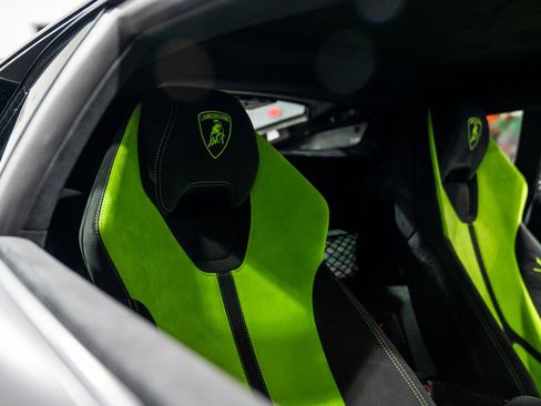 Used 2018 Lamborghini Huracan Performante image 2