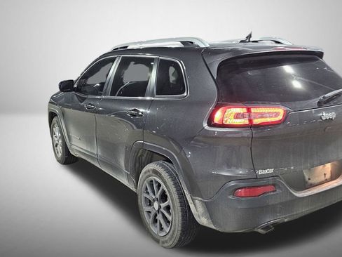 Used 2016 Jeep Cherokee Latitude image 2