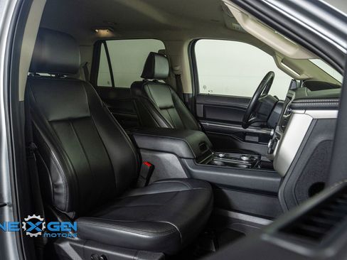 Used 2024 Ford Expedition XLT image 43