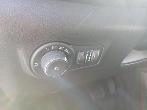Used 2025 Jeep Compass Trailhawk AWD/4WD image 12