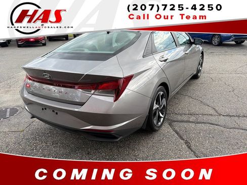 Used 2023 Hyundai Elantra SEL w/ Convenience Package FWD image 4