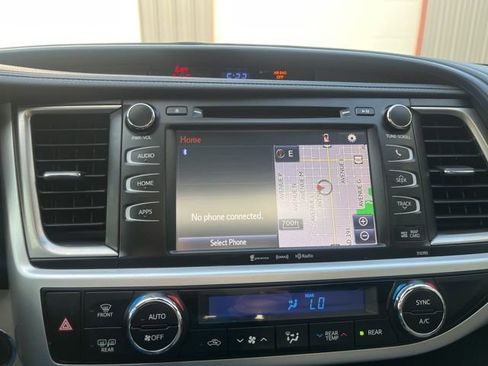 Used 2019 Toyota Highlander XLE image 14