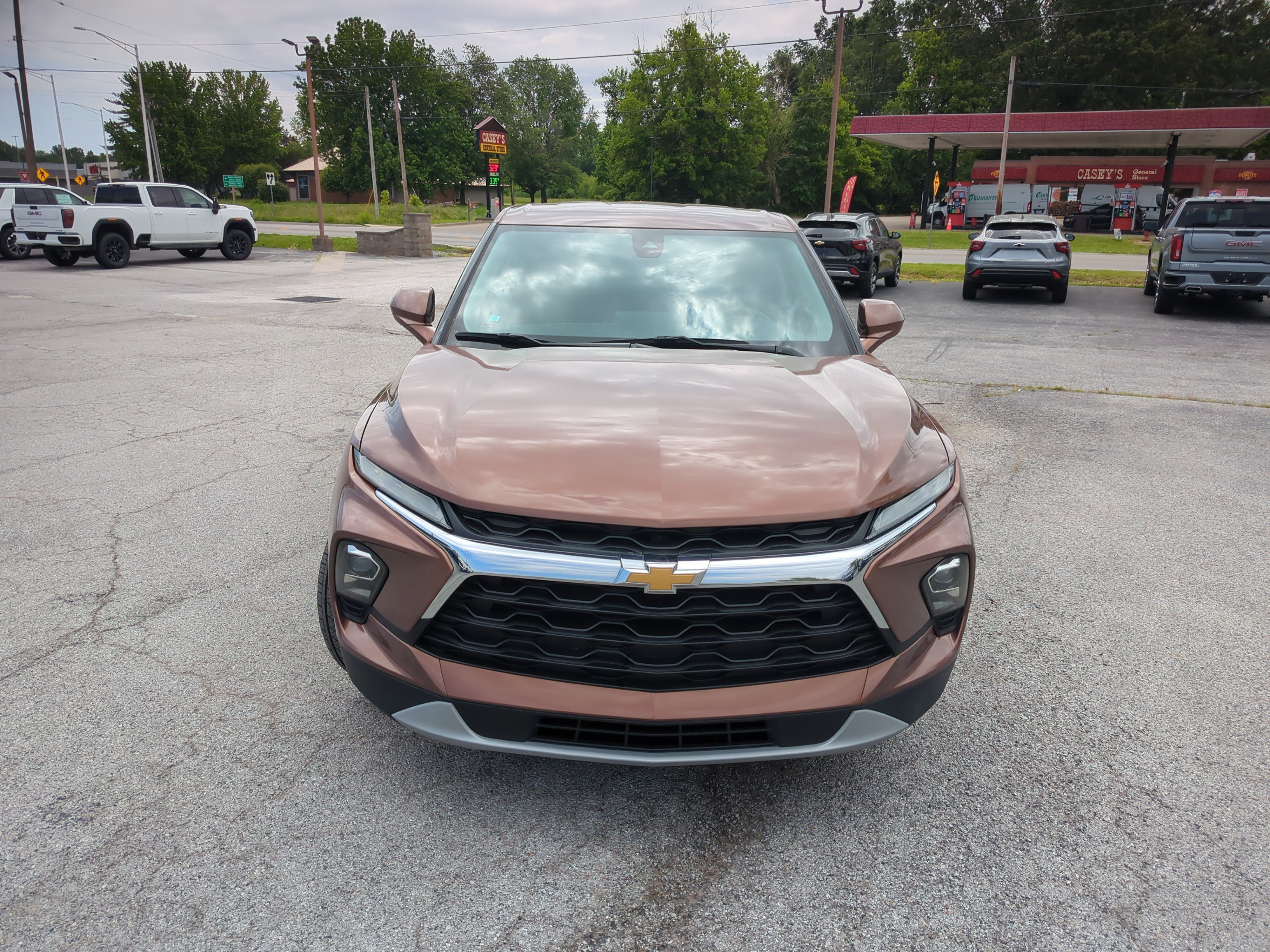 Used 2023 Chevrolet Blazer LT w/ Driver Confidence Package FWD image 2