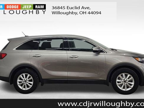 Used 2019 Kia Sorento LX image 4