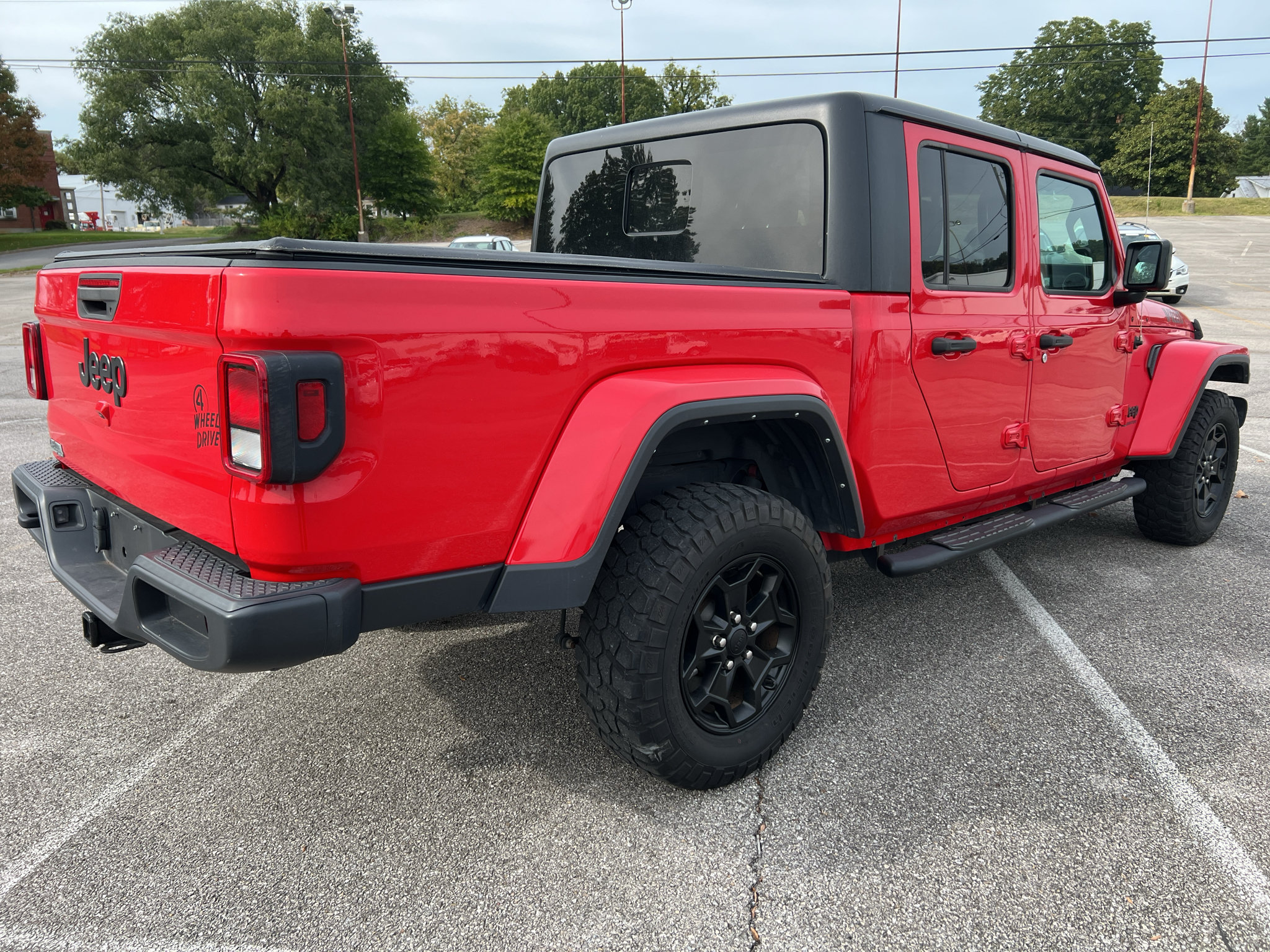Used 2022 Jeep Gladiator Sport AWD/4WD image 3