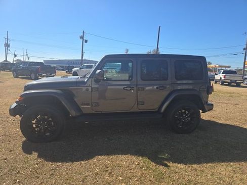 Used 2021 Jeep Wrangler Unlimited Sahara AWD/4WD image 4