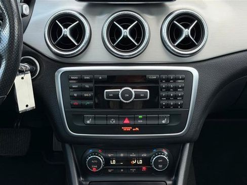 Used 2014 Mercedes-Benz CLA 250 image 27