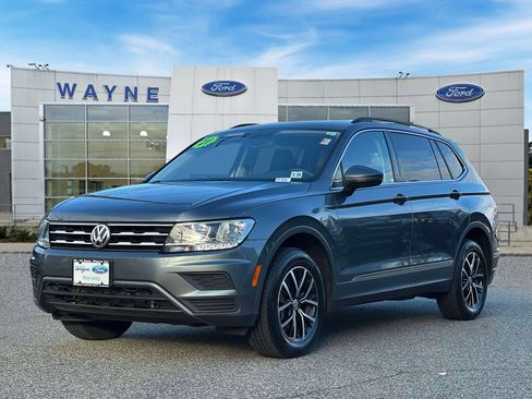 Used 2021 Volkswagen Tiguan SE w/ Panoramic Sunroof Package image 2