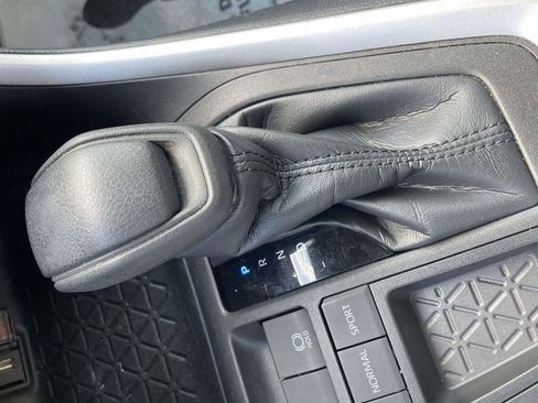 Used 2022 Toyota RAV4 LE image 17