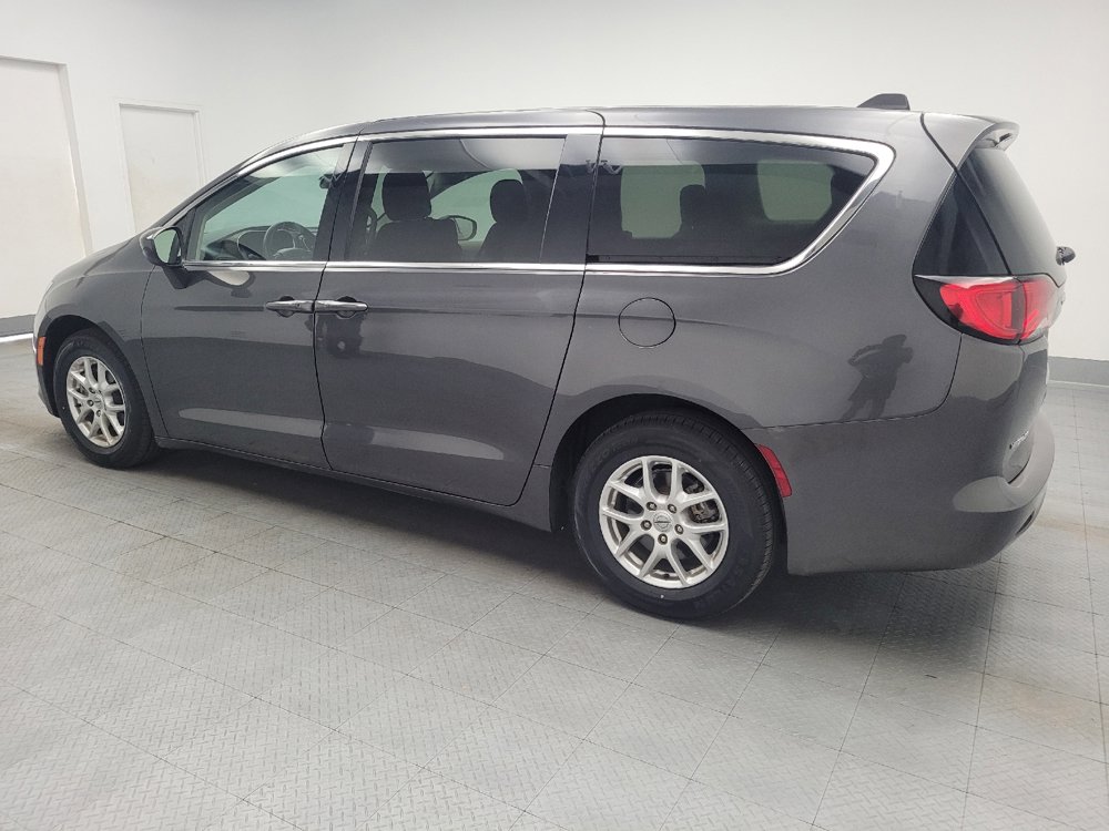 Used 2022 Chrysler Voyager LX FWD image 3