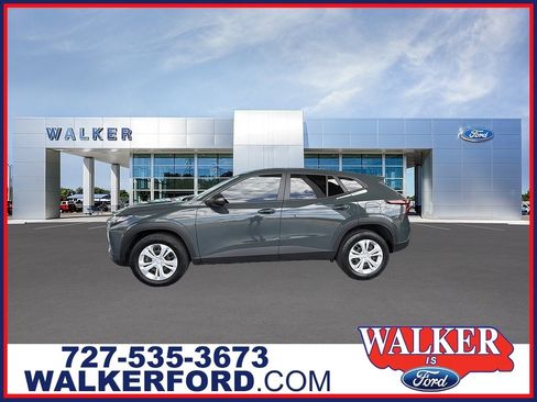 Used 2025 Chevrolet Trax LS FWD image 1