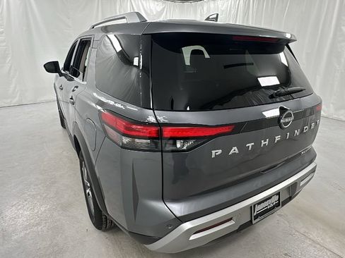 Used 2025 Nissan Pathfinder SL image 5