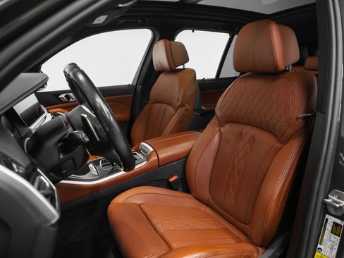 Used 2022 BMW X5 M50i w/ Executive Package image 55