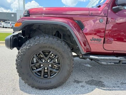 Used 2022 Jeep Gladiator Sport AWD/4WD image 18