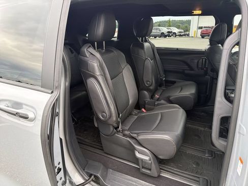 Used 2025 Toyota Sienna XLE Woodland Edition AWD/4WD image 28