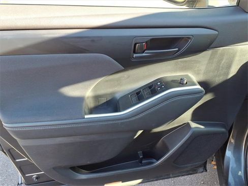 Certified 2023 Toyota Highlander L image 13