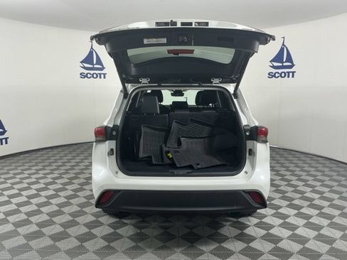 Used 2023 Toyota Highlander XLE AWD/4WD image 21