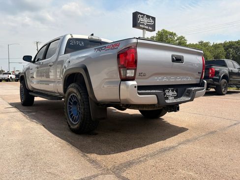 Used 2019 Toyota Tacoma TRD Off-Road w/ Technology Package AWD/4WD image 5