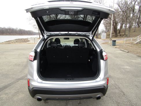 Certified 2019 Ford Edge Titanium w/ Equipment Group 301A image 18