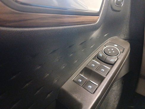 Used 2020 Ford Escape Titanium image 19