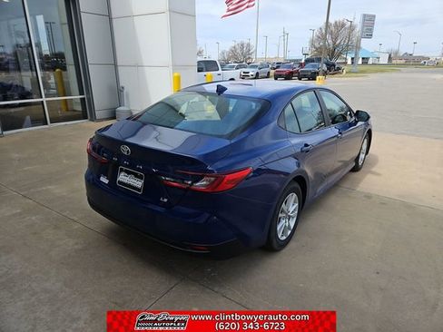 Used 2025 Toyota Camry LE image 5