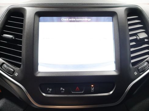 Used 2021 Jeep Cherokee Trailhawk w/ Technology Group AWD/4WD image 26