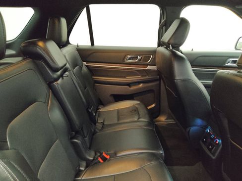 Used 2018 Ford Explorer Limited w/ Class II Trailer Tow Package FWD image 19