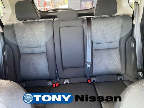 Used 2025 Nissan Rogue SV AWD/4WD image 18