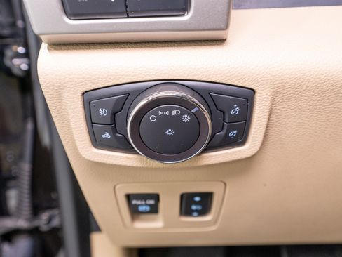 Used 2019 Ford F150 Lariat w/ Equipment Group 502A Luxury AWD/4WD image 37