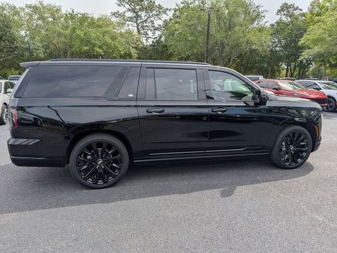 Used 2026 Cadillac Escalade ESV Platinum Sport w/ LPO, ONYX Package AWD/4WD image 6