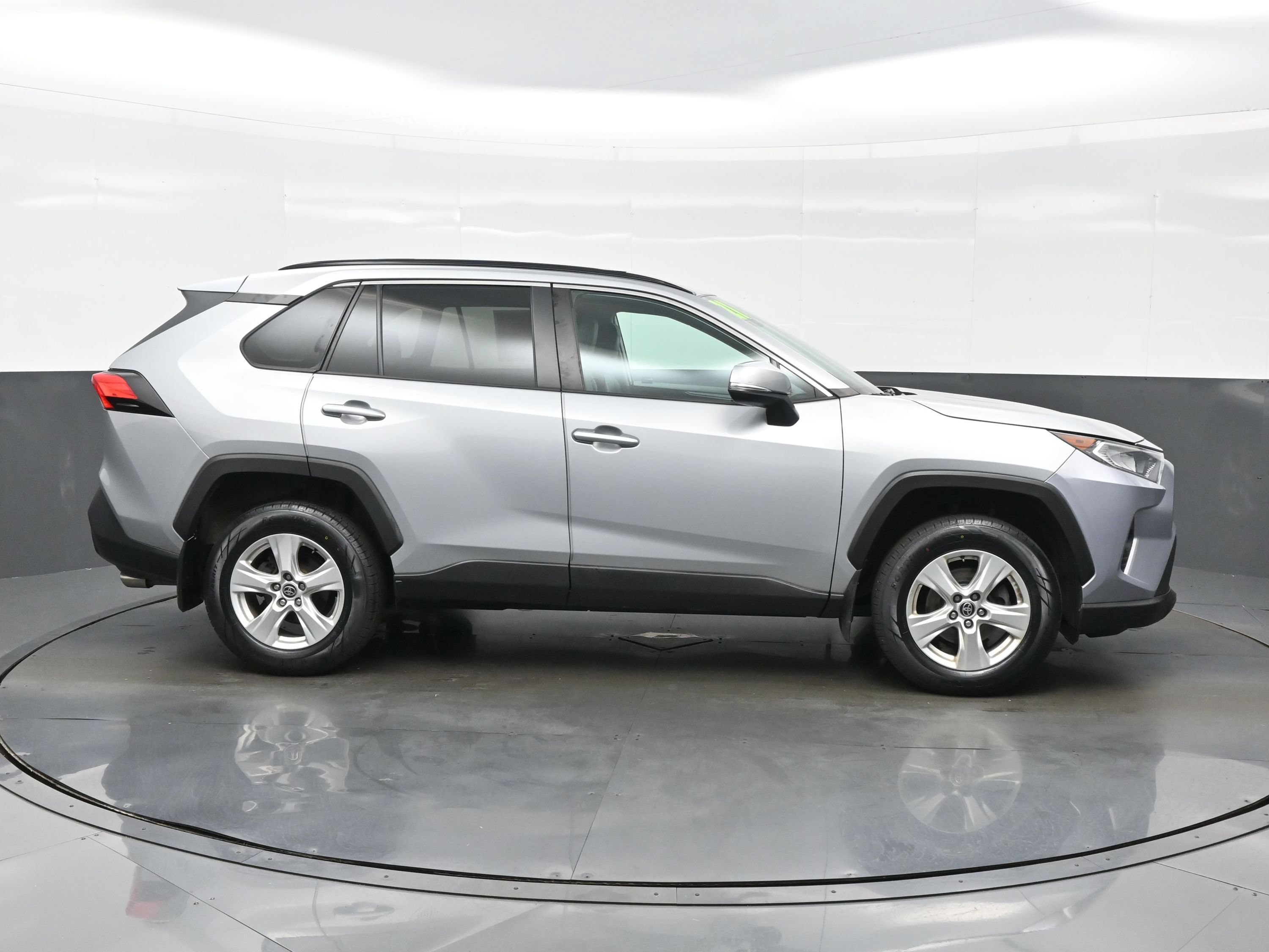 Used 2021 Toyota RAV4 XLE AWD/4WD image 7