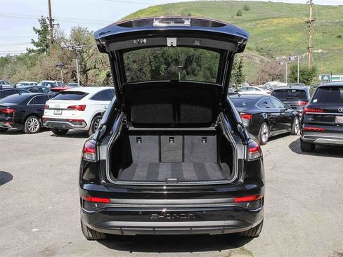 Used 2025 Audi Q4 e-tron Prestige w/ Black Optic Plus Package image 26