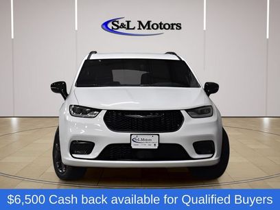 New 2026 Chrysler Pacifica Select w/ S Appearance Package